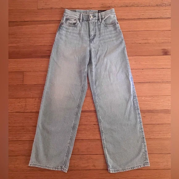 NWT AE Strigid Curvy Super High-Waisted Baggy Straight Jean Light Wash 0 Short - Picture 6 of 11